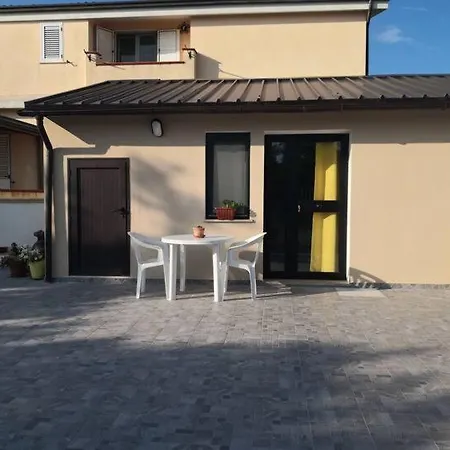 Apartment Camera Matrimoniale 2- Villafranca Condividi Salva Cariati